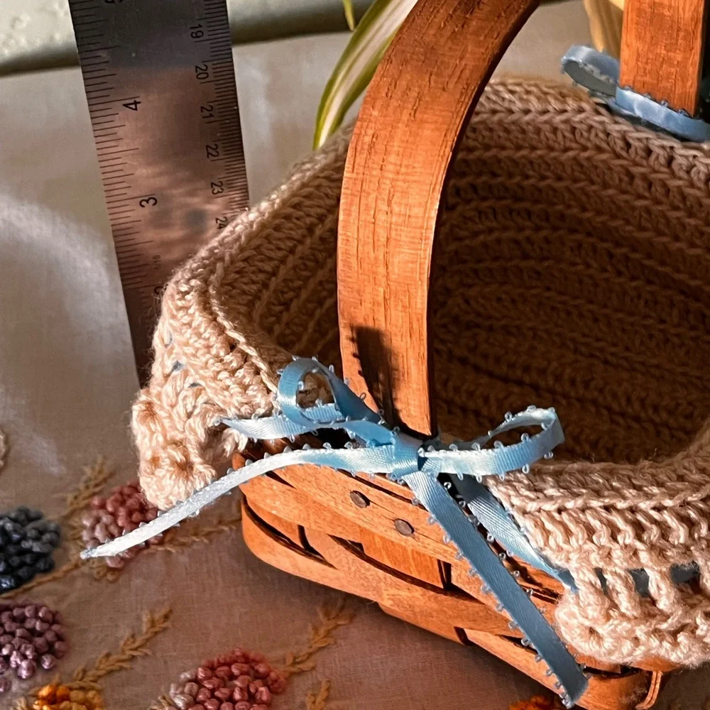 1985 Longaberger Handwoven Basket w/ Crochet Liner & Blue Ribbon Accent